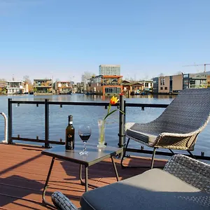 Houseboat With Canalview And Free Bikes , Amsterdam Netherlands